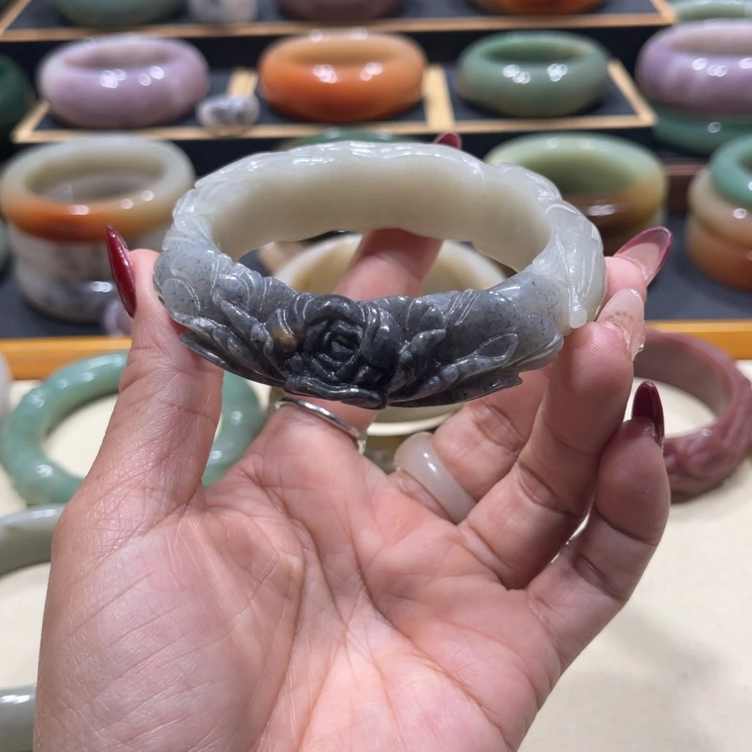 未镶嵌手镯石英岩玉