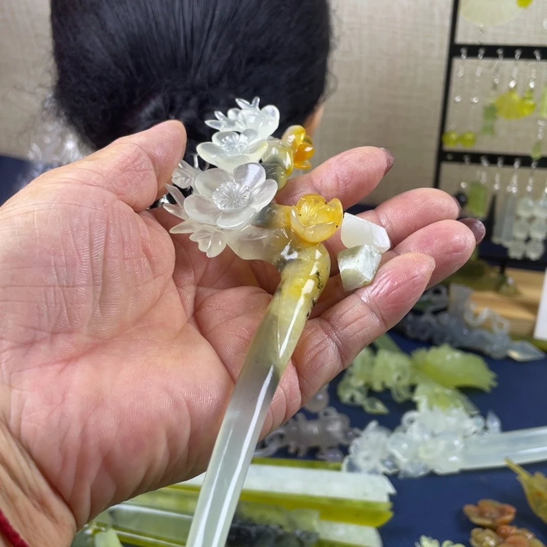 萧***婧蛇纹石玉未镶嵌发饰