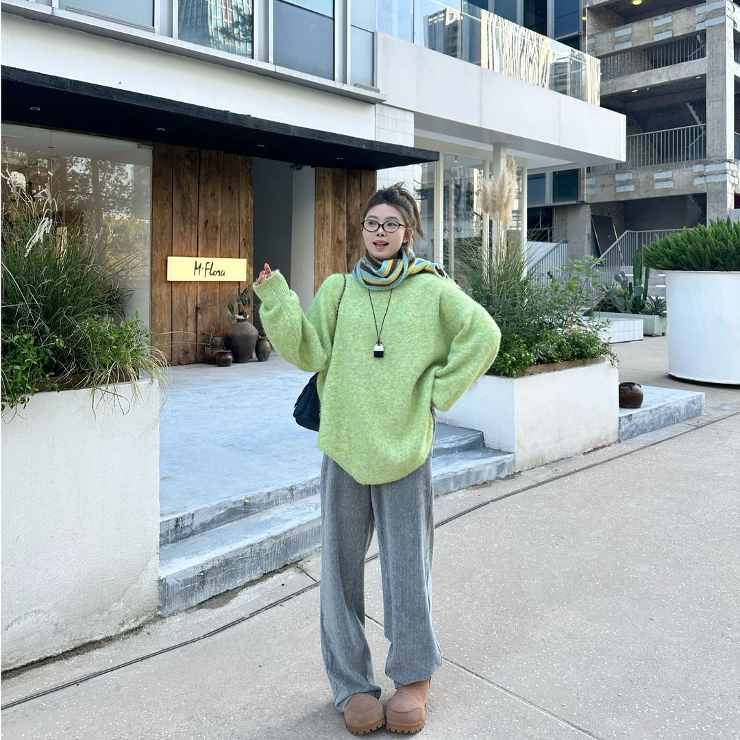 晶咕软软【绒冬滤镜】韩系高级感弧形下摆圆领针织毛衣