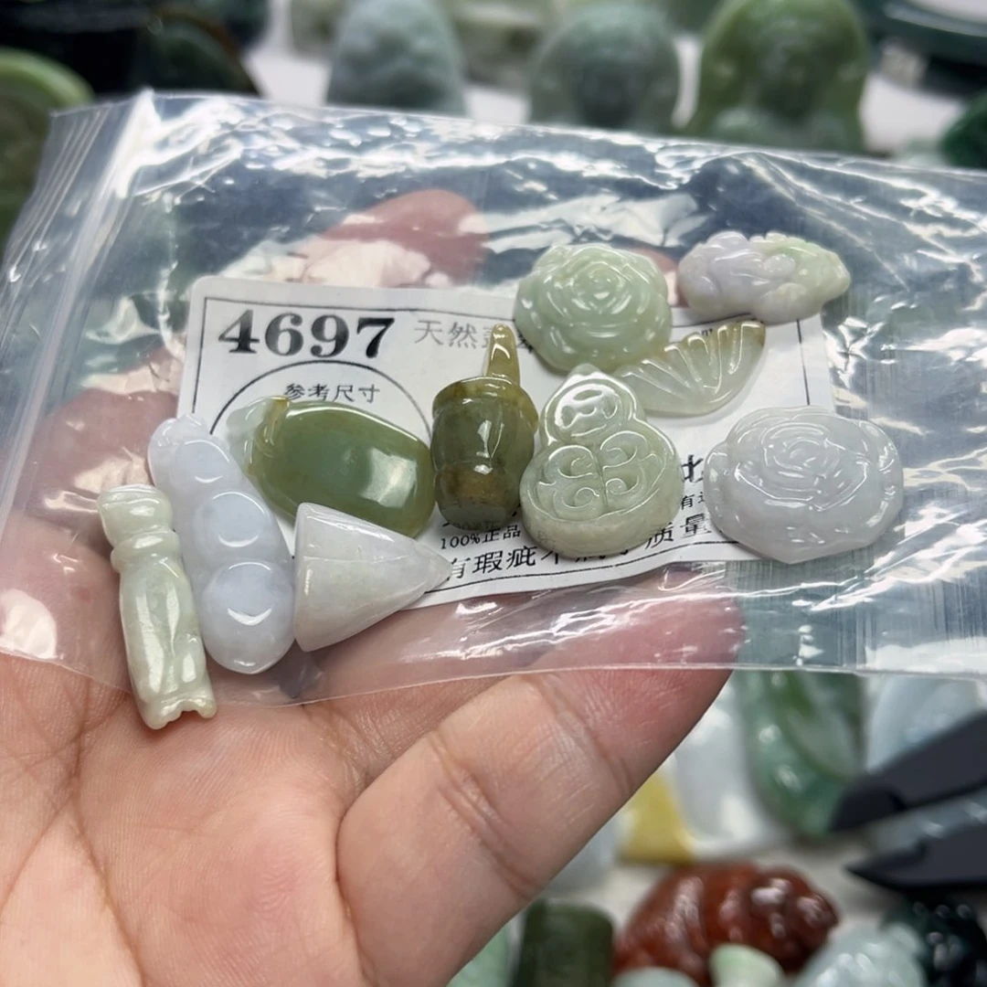 翡翠未镶嵌颈饰4697