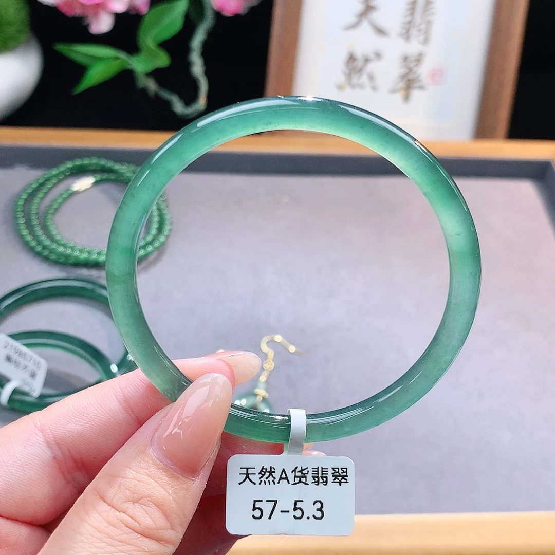 未镶嵌手镯（圆镯）翡翠