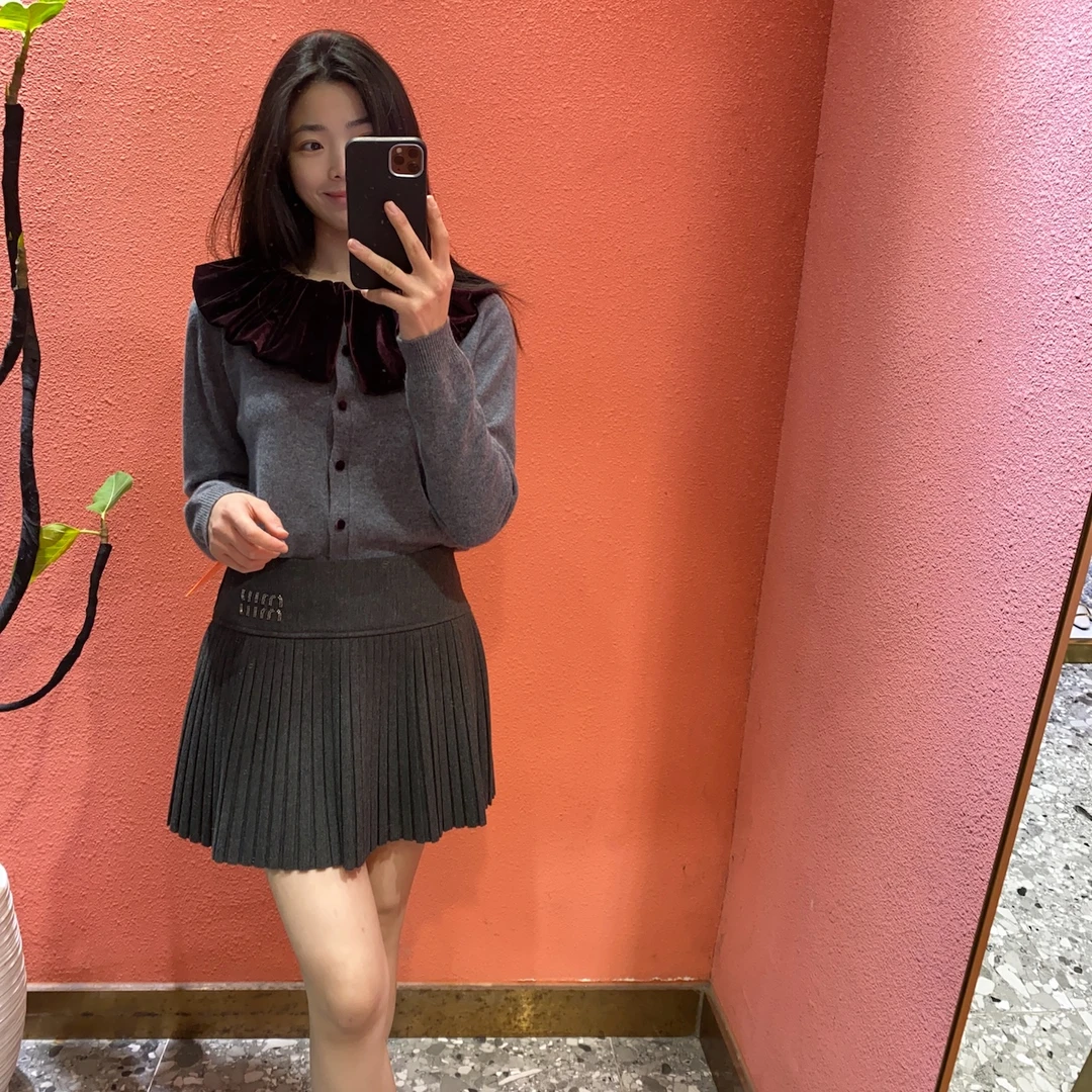 （默茗服装）丝绒娃娃领灰针织