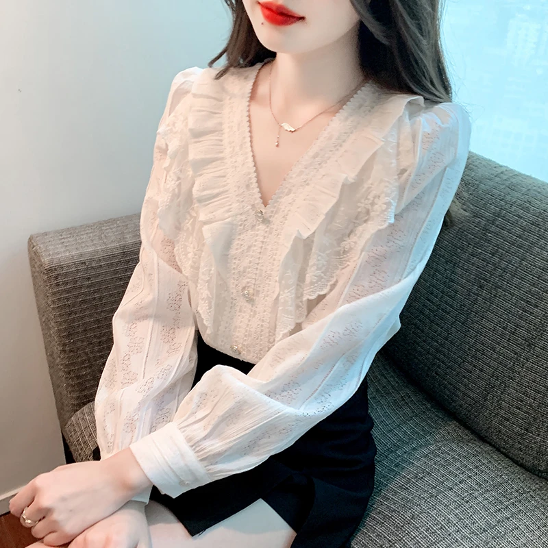 ~法式蕾丝花边V领衬衫女2025春季新款韩版气质设计感蕾丝上衣