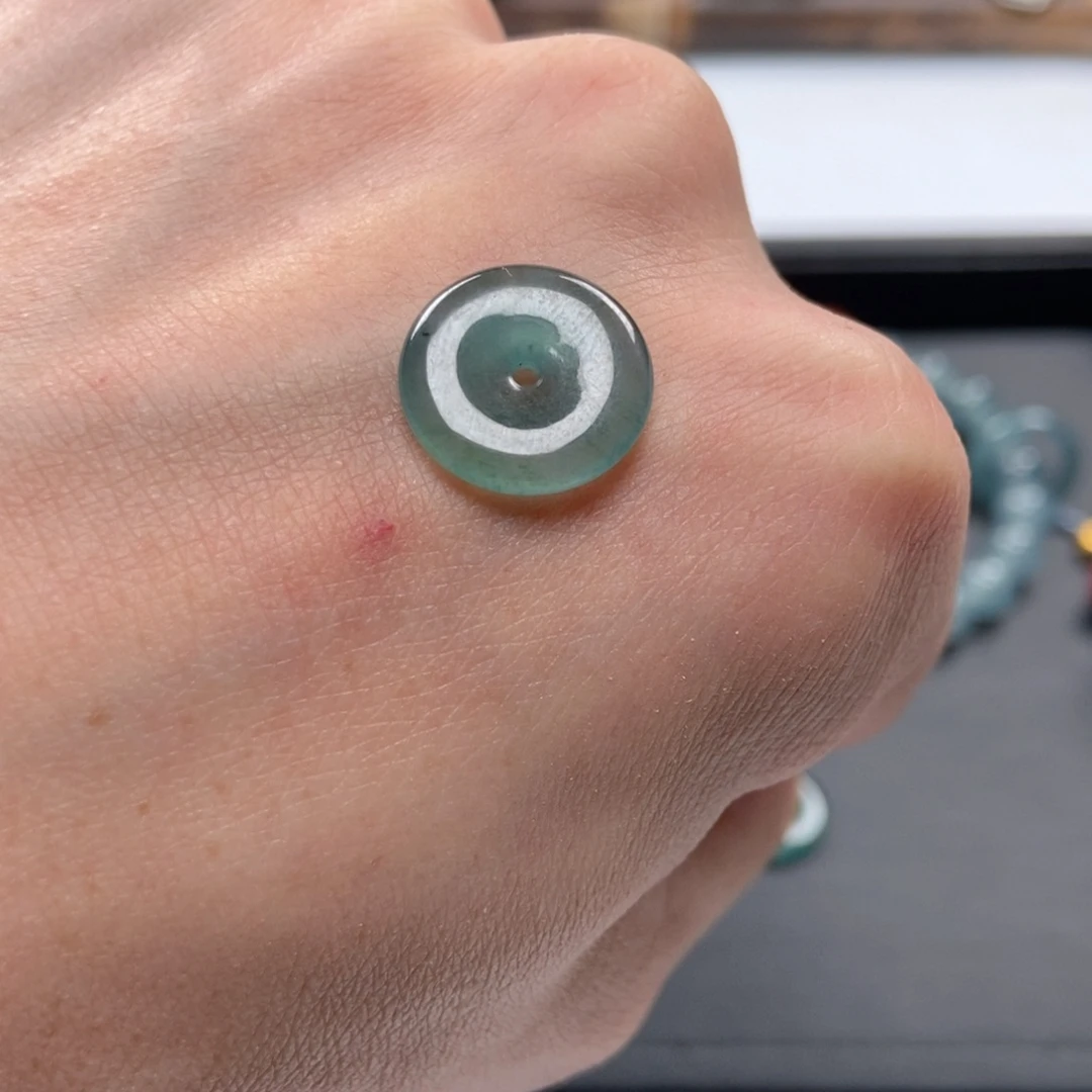 翡翠手串未镶嵌平安扣