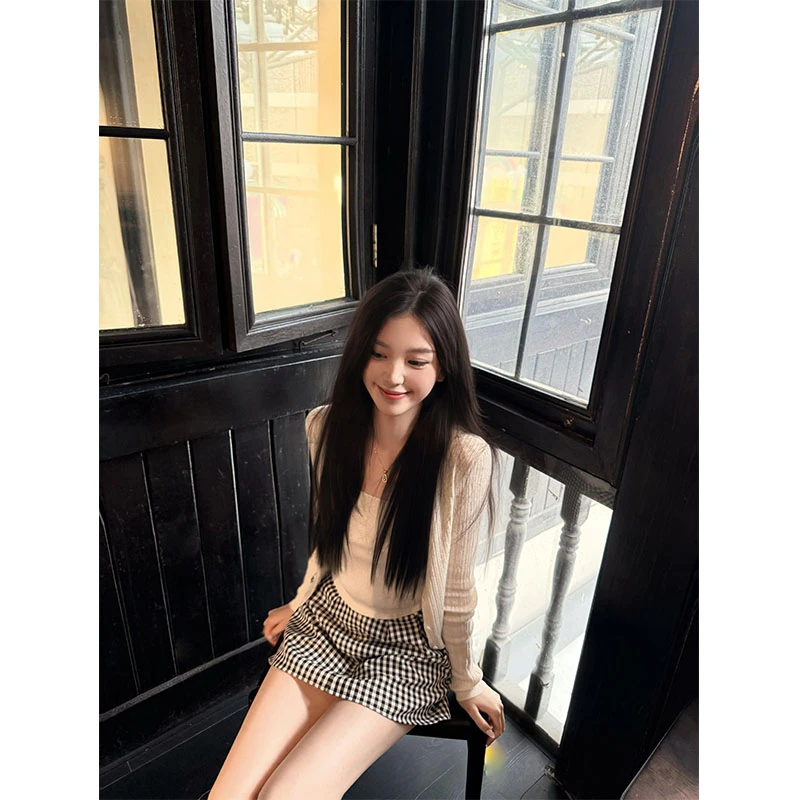 温柔风长袖针织开衫女早秋新款内搭吊带背心高腰显瘦格纹半裙套装