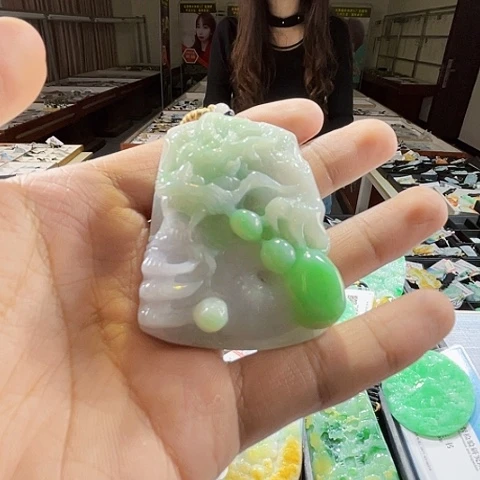 项圈未镶嵌翡翠一个