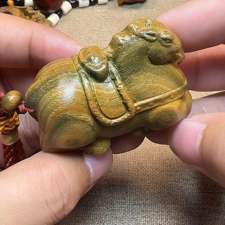 维腊木（绿檀）把件