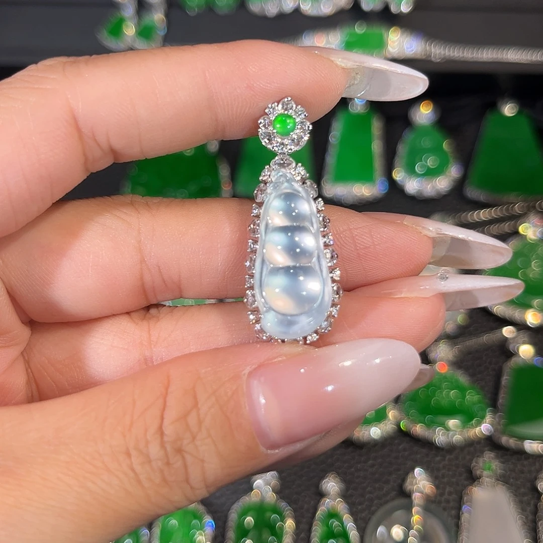 翡翠18K金镶嵌吊坠(不含链)冰福豆吊坠