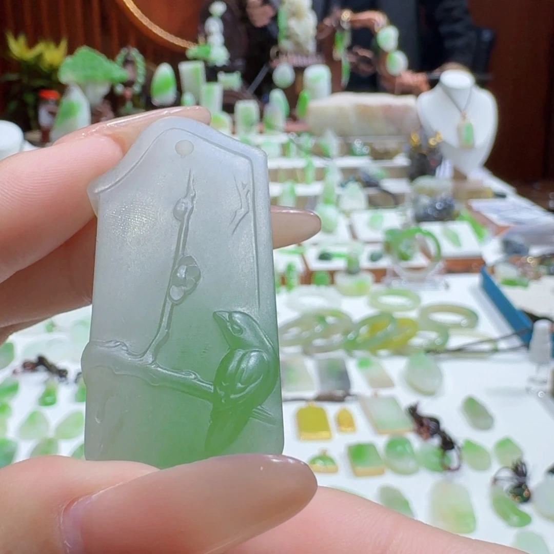 和田玉翠青喜鹊登梅未镶嵌