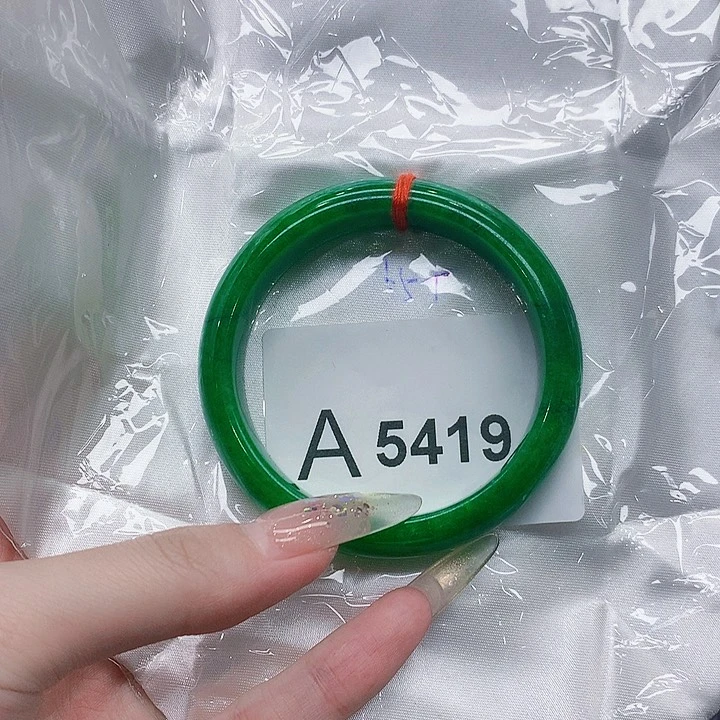 翡翠手镯未镶嵌默认微瑕