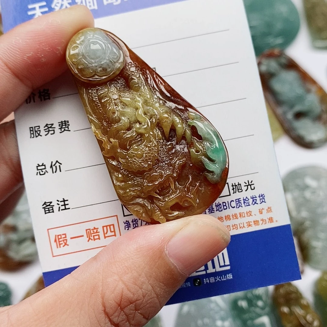 翡翠未镶嵌颈饰龙