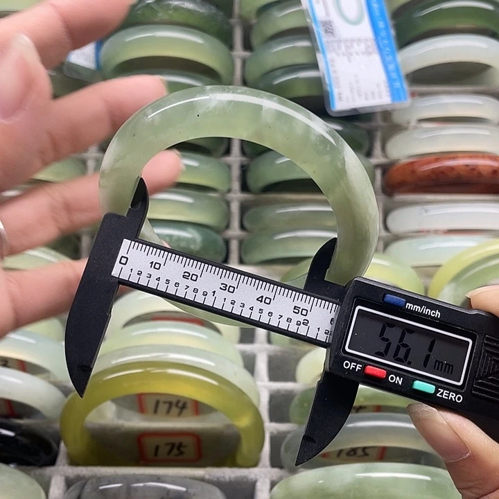 蛇纹石玉未镶嵌手镯179