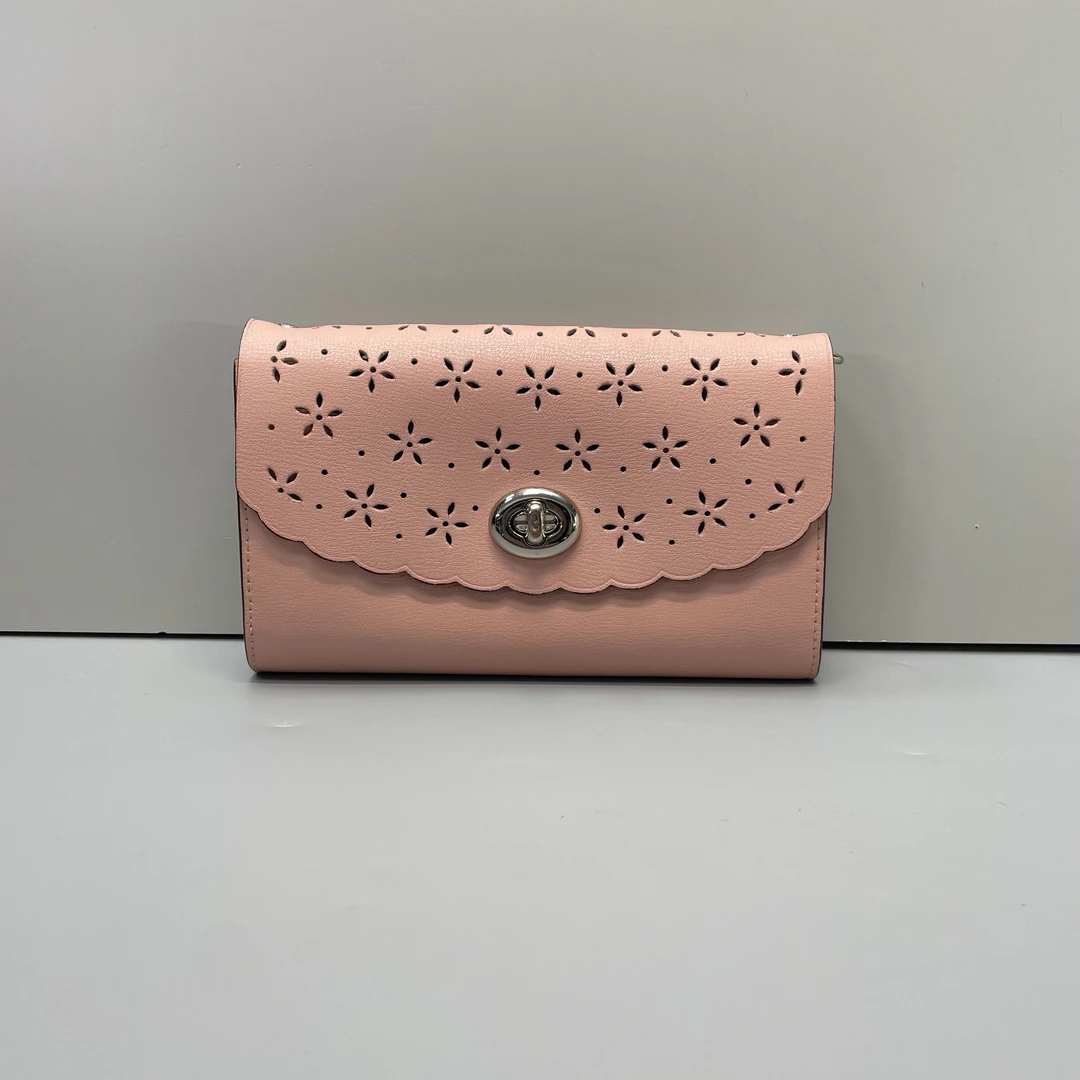 95新 COACH/蔻驰 小林/粉色链条手拿斜挎包20*12*3cmA122314