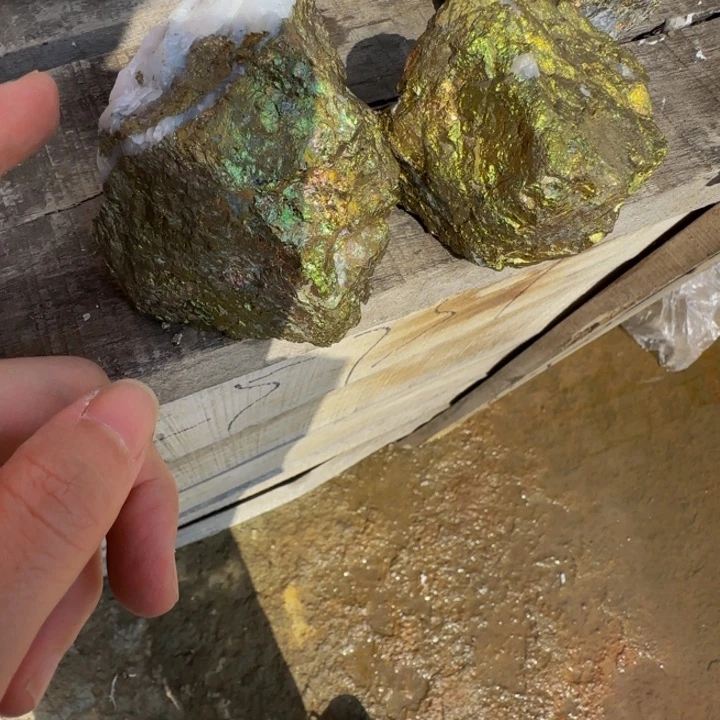 圆***8金属金矿石摆件80