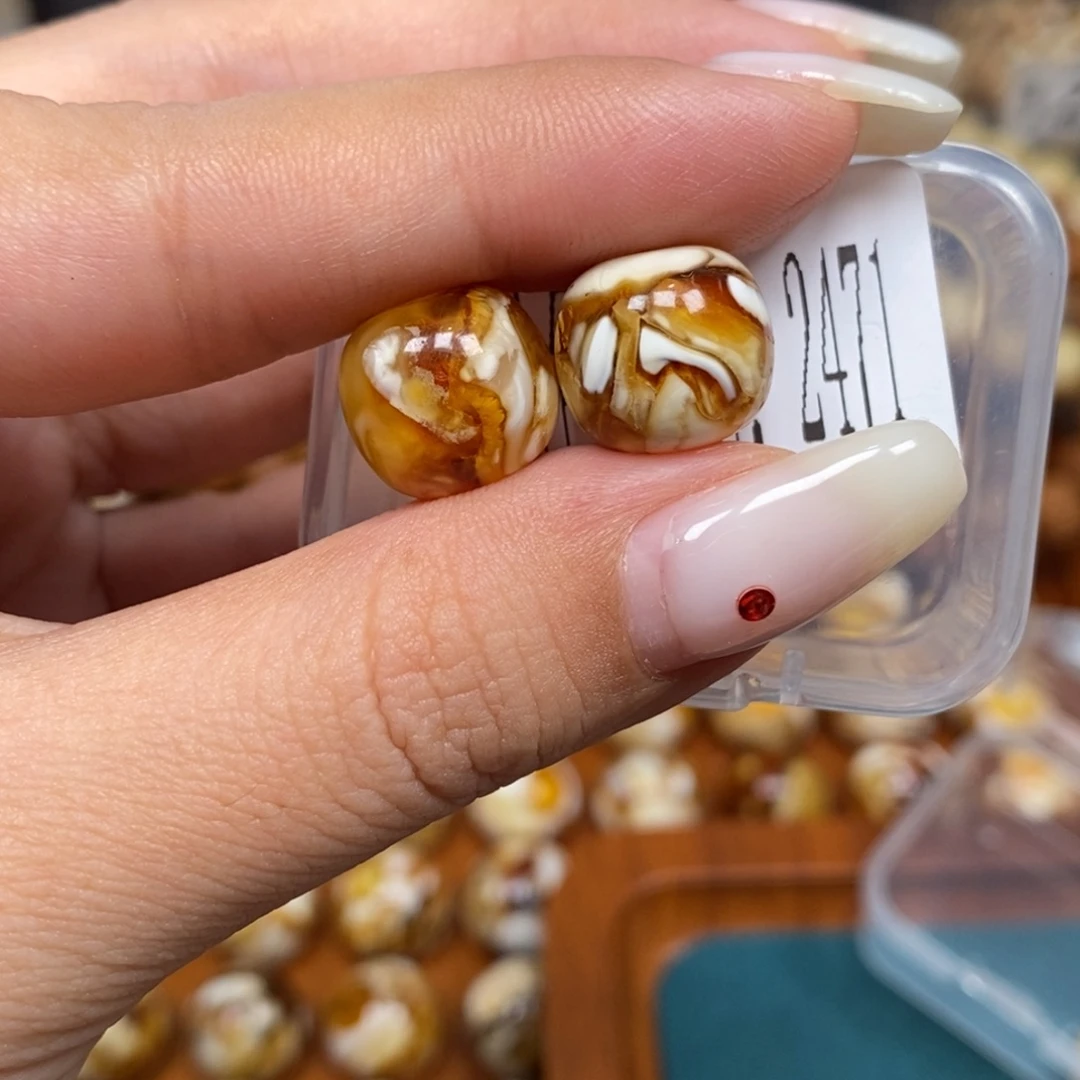 沁色蜜蜡未镶嵌2471