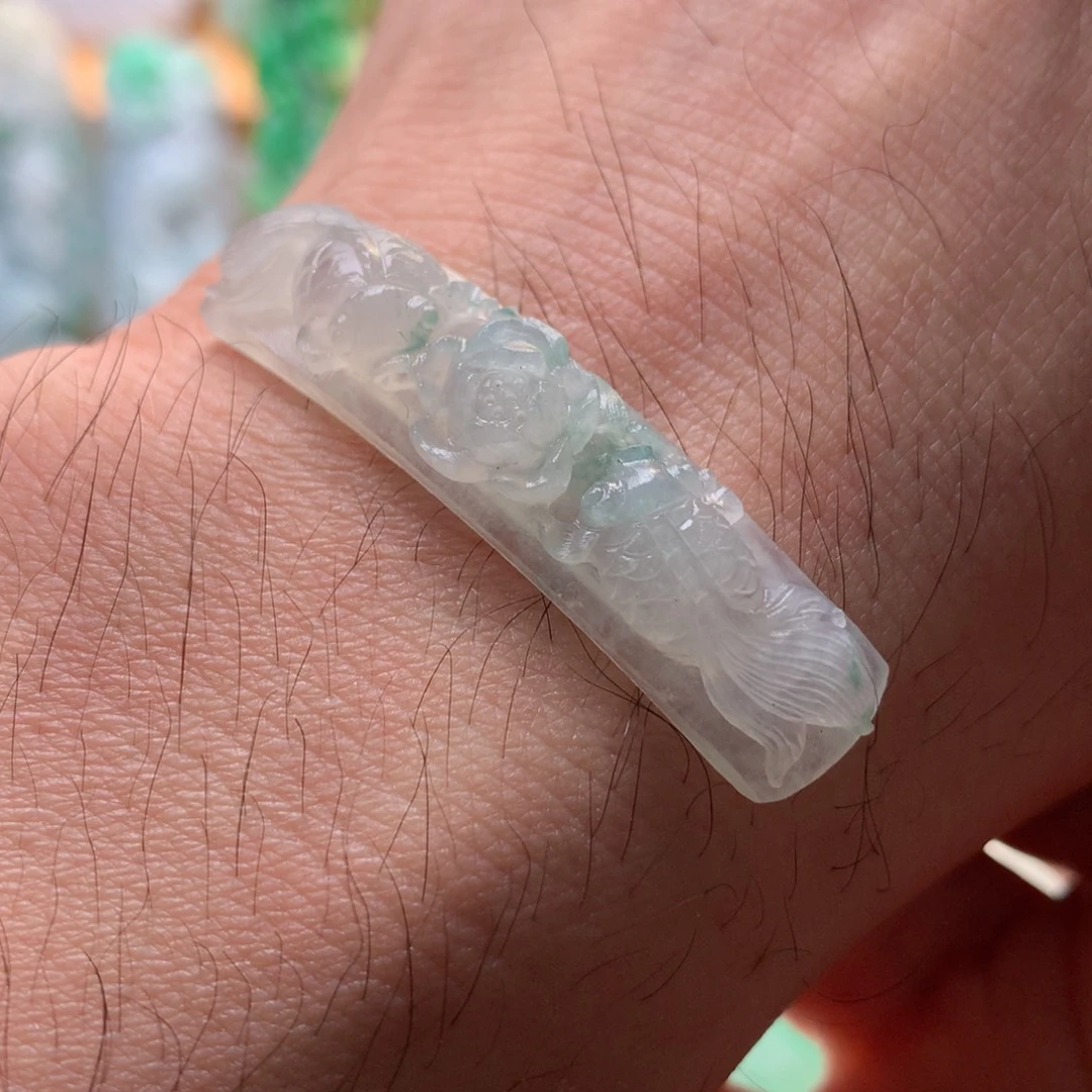 定制翡翠未镶嵌手牌