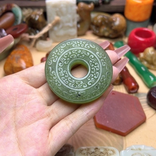 未镶嵌蛇纹石玉颈饰