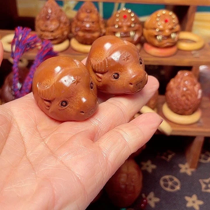 吊坠橄榄核小牛生命一对