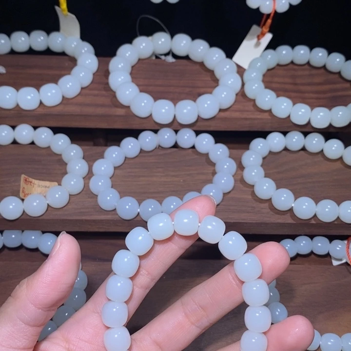 王***学和田玉（青玉）未镶嵌手链