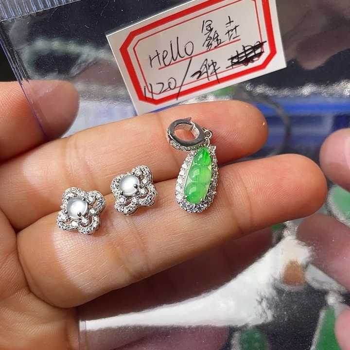 H***垚翡翠18K金镶嵌吊坠(不含链)