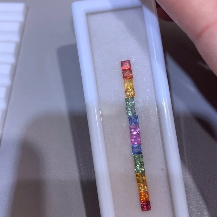 彩色蓝宝石裸石未镶嵌毛****媒3.3克拉