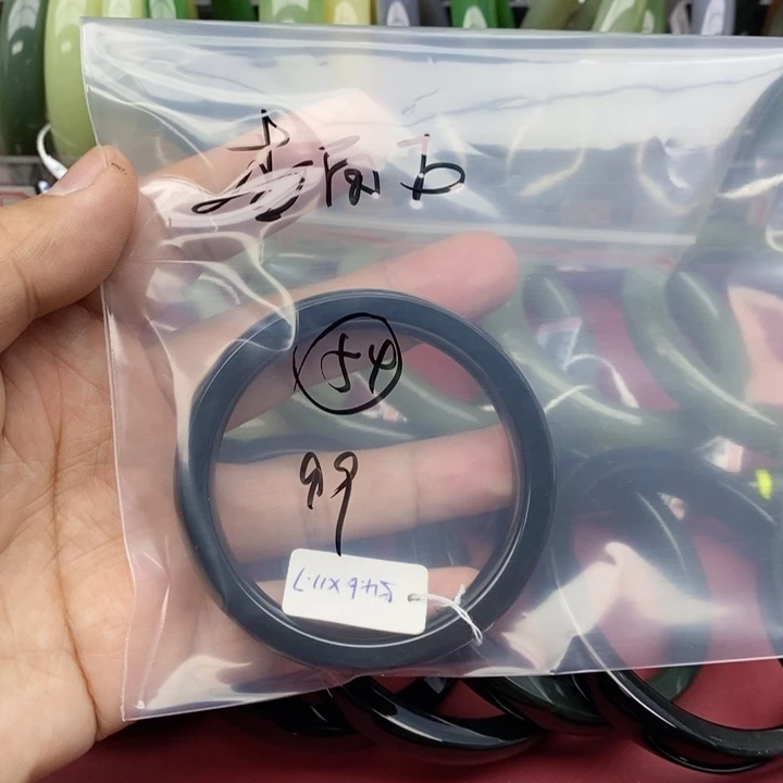 和田玉手镯未镶嵌李****?