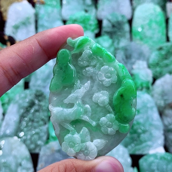 吊坠(不含链)未镶嵌翡翠