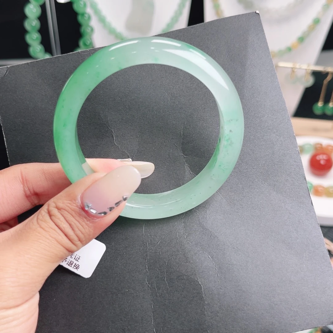 石英质玉未镶嵌手镯