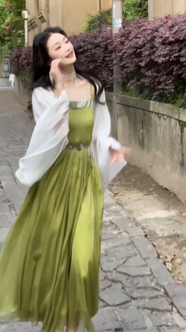 百亿【清池芳草】绿色吊带连衣裙休闲气质度假长裙