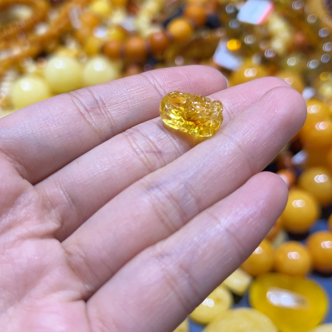 未镶嵌琥珀珠宝奇石