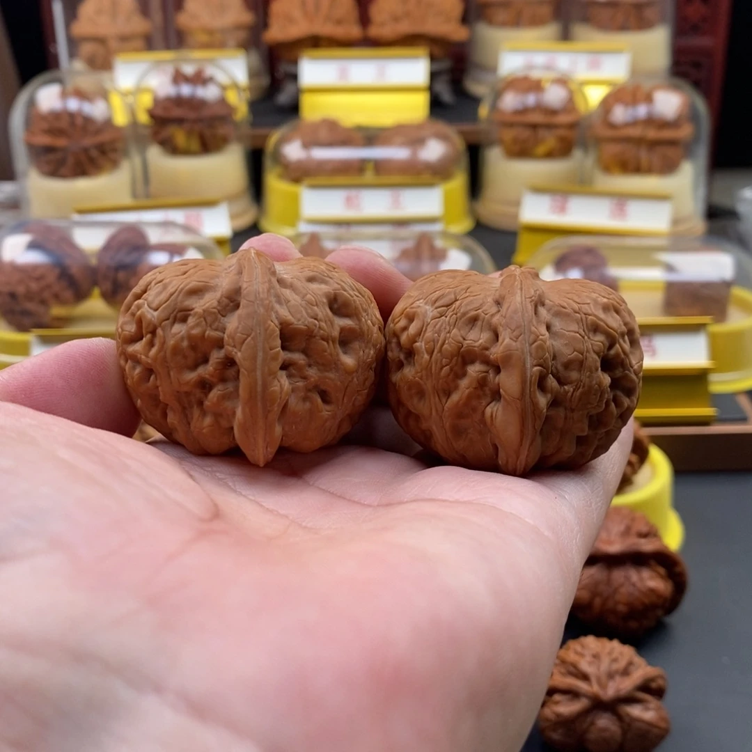 文玩核桃吊坠平谷元宝，全品，尺寸44