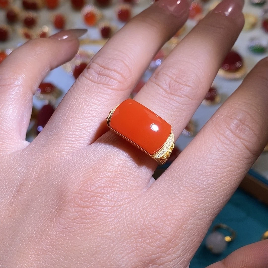 南红玛瑙18K金镶嵌戒指