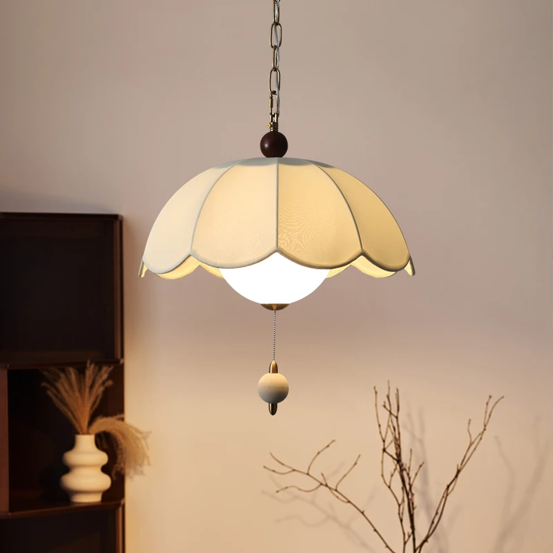 法式中古布艺餐厅吊灯复古高级感主卧室灯温馨浪漫布艺花瓣灯