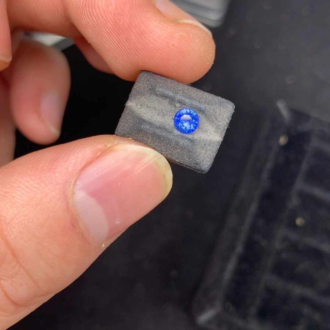 蓝宝石裸石无烧矢车菊0.45ct