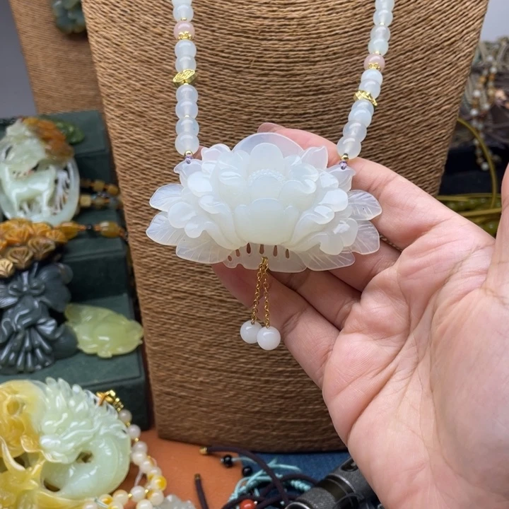 蛇纹石玉未镶嵌吊坠