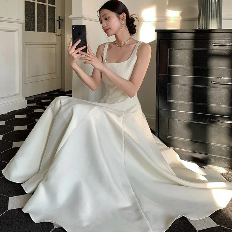 隽彩白色赫本裙设计感收腰显瘦光泽感高级中长款吊带连衣裙礼服裙