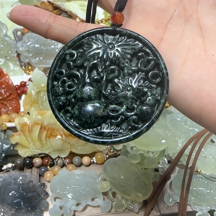 蛇纹石玉吊坠未镶嵌