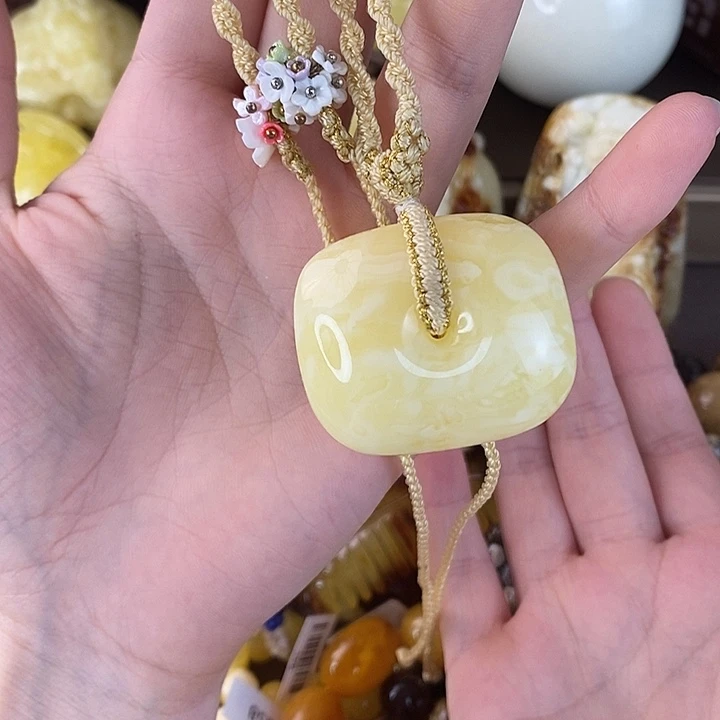 蜜蜡未镶嵌珠宝奇石