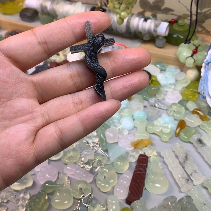 蛇纹石玉合金颈饰