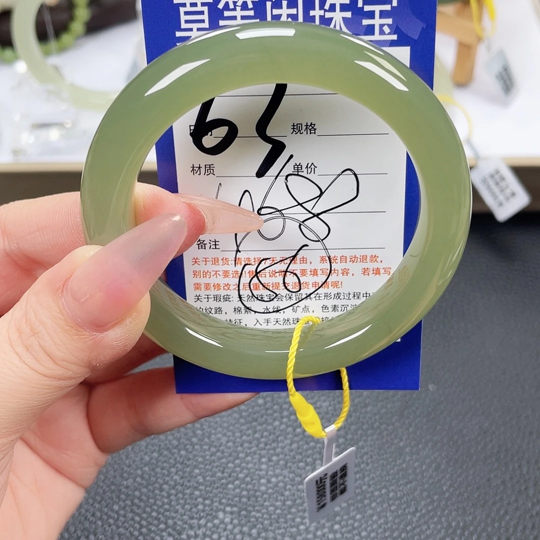 和田玉未镶嵌手镯