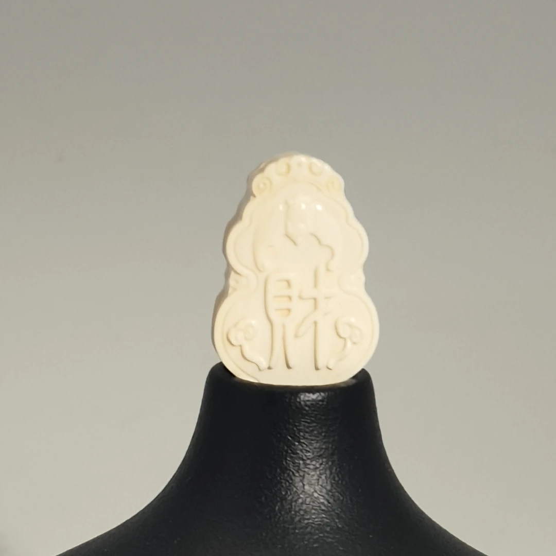 猛犸牙雕白冰料雕刻牌29*18*7mm配饰单个随机发假一罚四X374