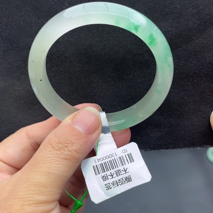 石英质玉未镶嵌手镯52/53