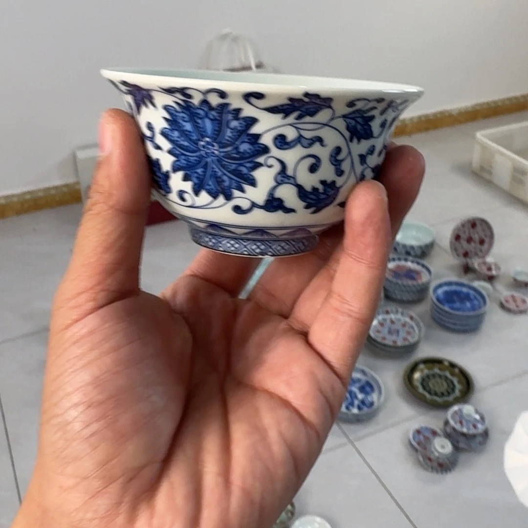 陶摆件青花缠枝莲大压手