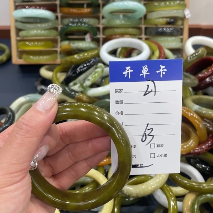 蛇纹石玉未镶嵌手镯