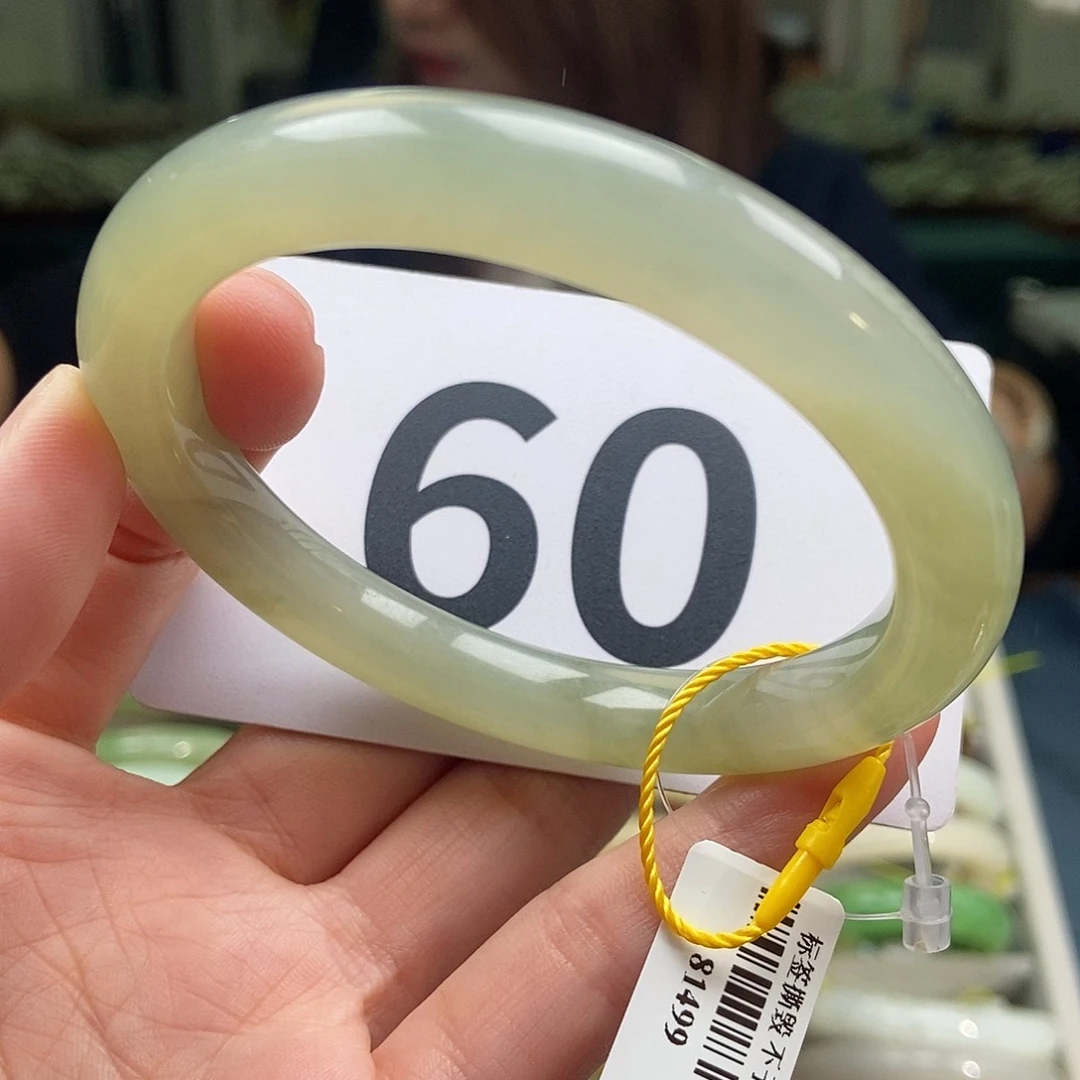 和田玉手镯未镶嵌纹