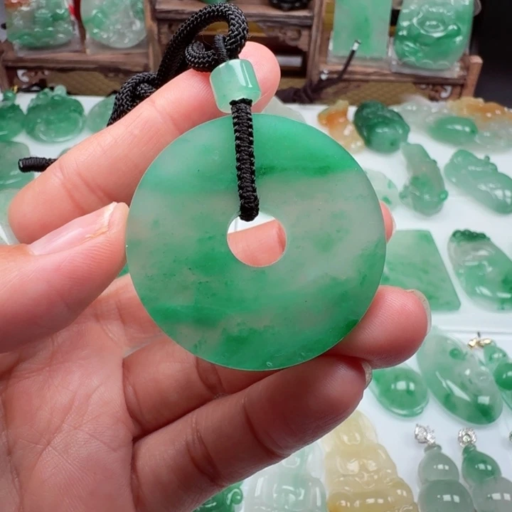 颈饰未镶嵌石英质玉