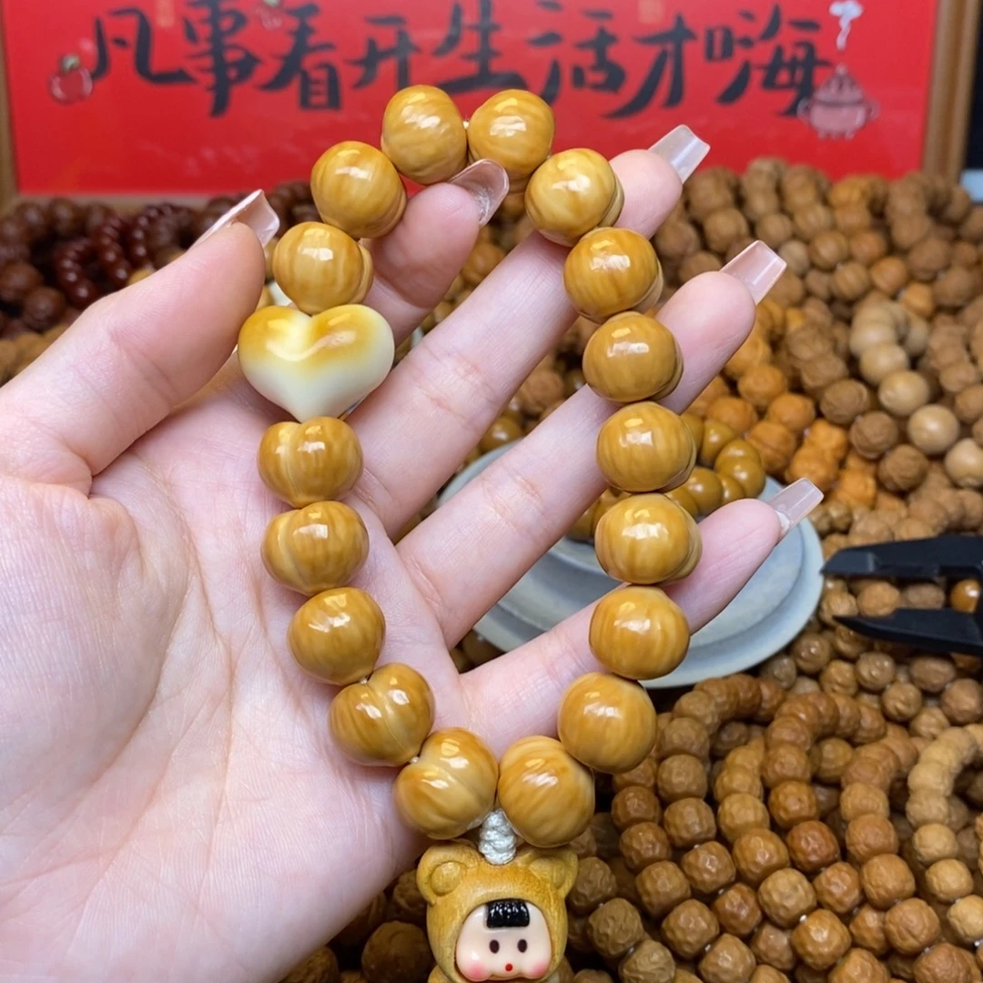 猴头核桃吊坠猴头全品屁桃手持➕配饰两颗