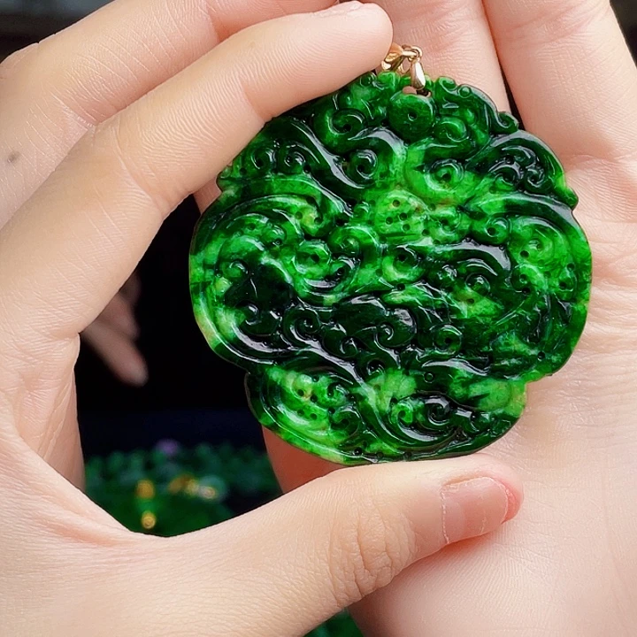 翡翠18K金镶嵌颈饰多样性