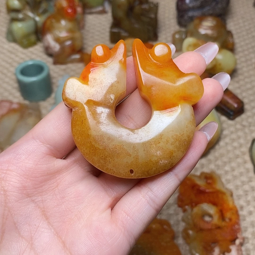 蛇纹石玉未镶嵌颈饰