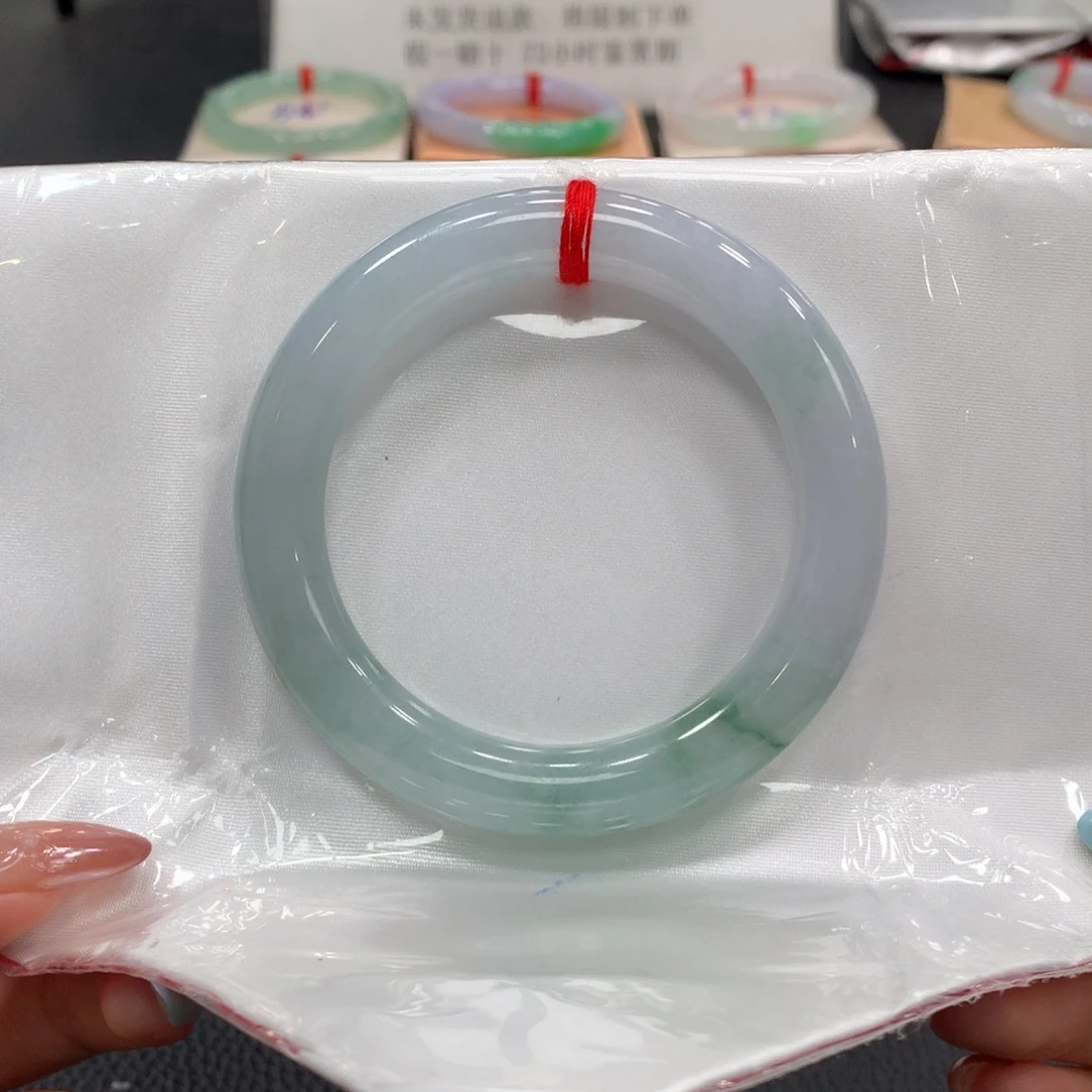 翡翠手镯未镶嵌翡翠